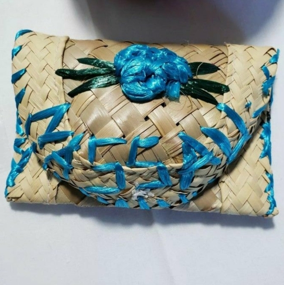 5 Bahamas Souvenirs Mostly Handcrafted - Picture 5 of 9